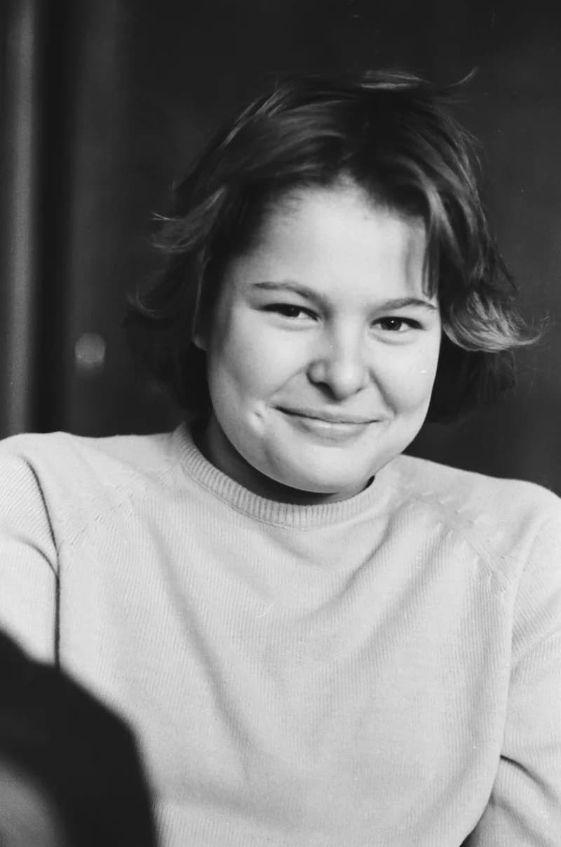 I. L. Ribal iskola kis színjátszói és Krnács Erika