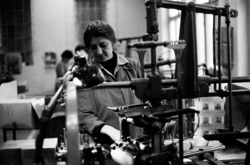 A becsei kefegyárban