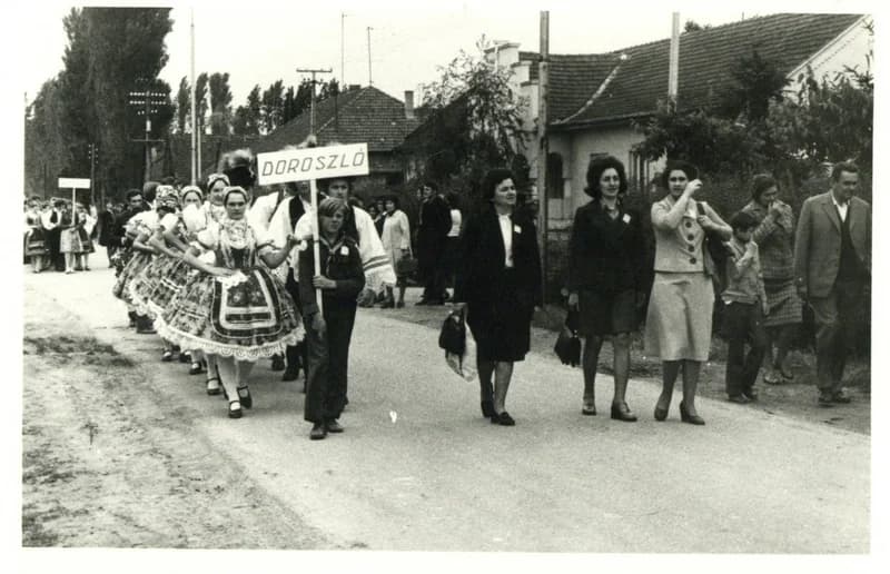 A doroszlói Gyöngyösbokréta fellépése