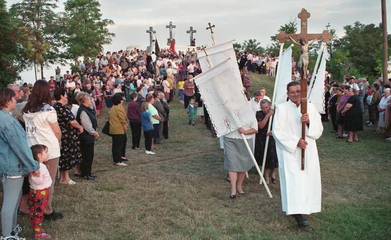 Keresztúti ájtatosság a Kálvárián, Temerin, 2000.7.19.