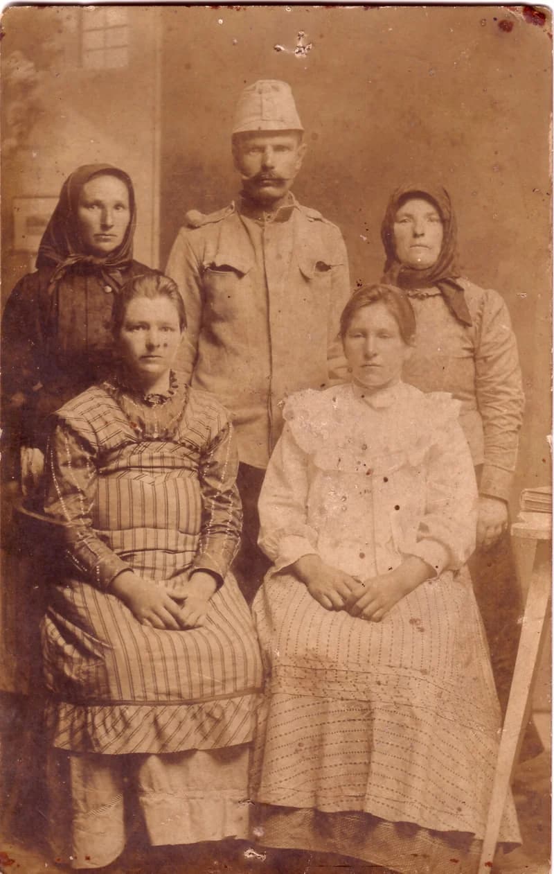 Dencs Lukács családja körében