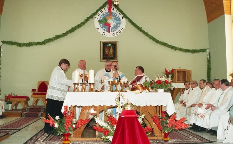 A temerini Lourdes-i Szűz Mária emléktemplom (Lourdes-i Boldogasszony templom)  felszentelési szertartása  és   ez  alkalomból  bemutatott szentmise, 2000. 7. 20,  Csütörtök