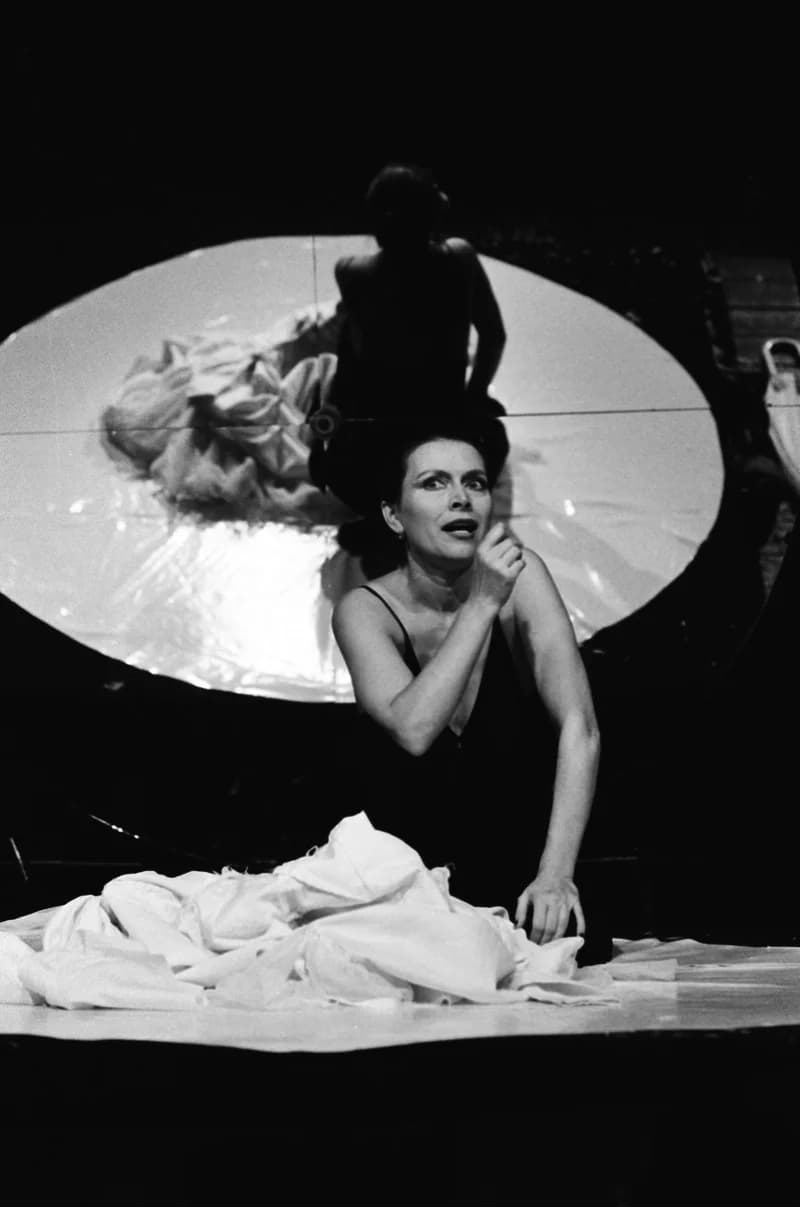 Tolnai: Izéke homokozója, Bayer II.