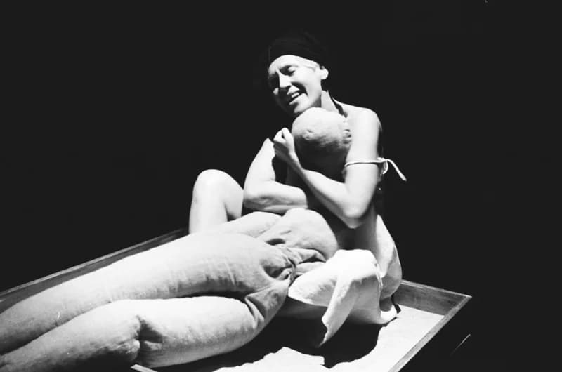 Tolnai: Izéke homokozója, Bayer II.