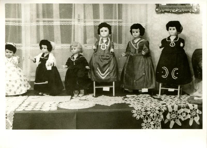 Babák népviseletben