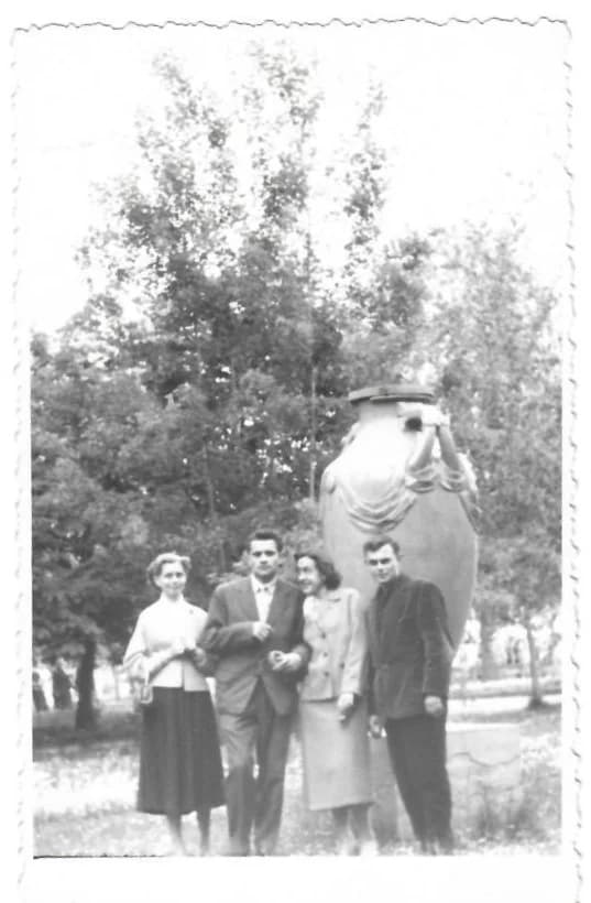 Darabos Mária Palicson a Zsolnay-vázáknál