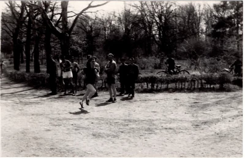 Iskolások mezei futóversenye a Népkertben