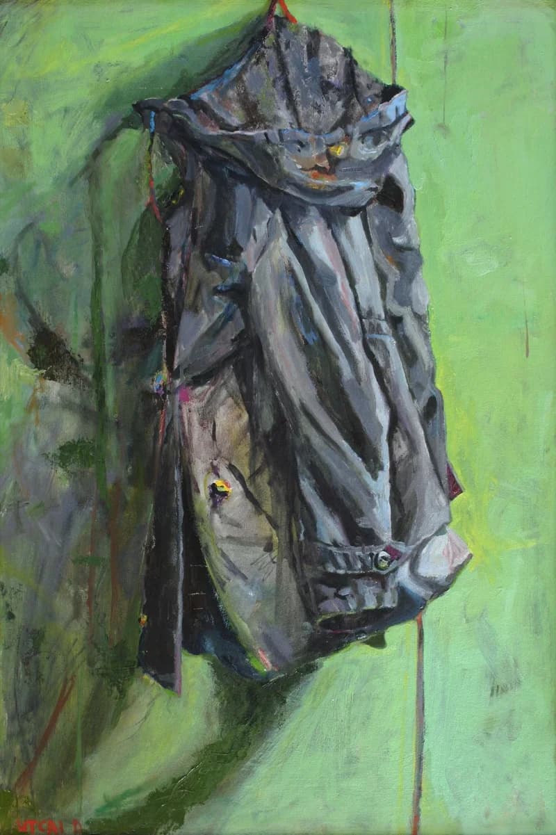 A fekete kabátom zöld falon