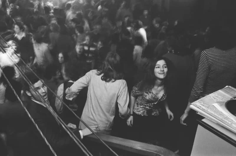 Az újvidéki rádió diszkó klubjában