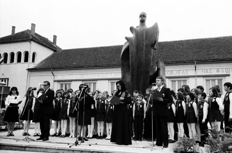 Emlékmű átadás Lovćenacon