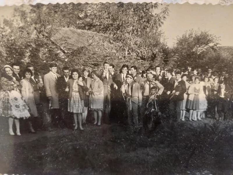 Tyúkverőzés (az újpár hazakísérése a lakodalom után) Gomboson