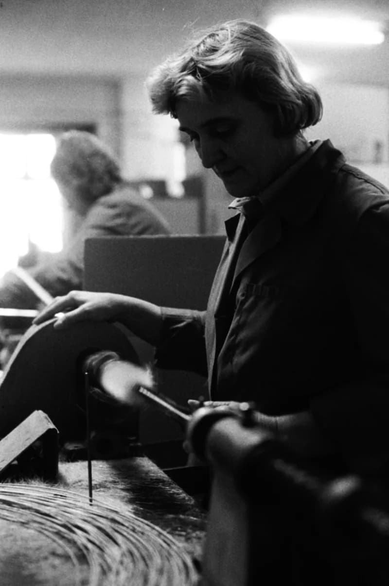 A becsei kefegyárban