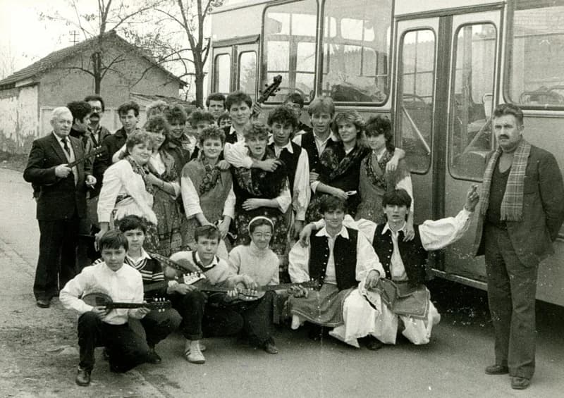 Néptánc csoport és zenekar