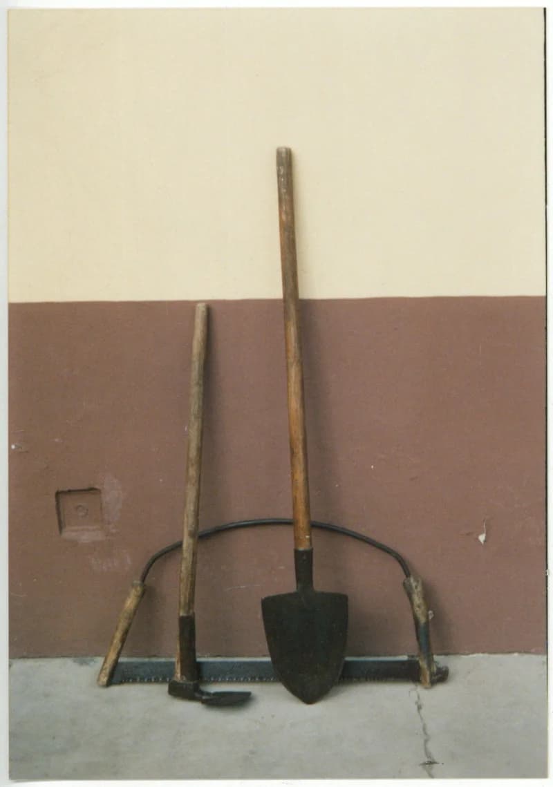 Kézifűrész, budák, ásó