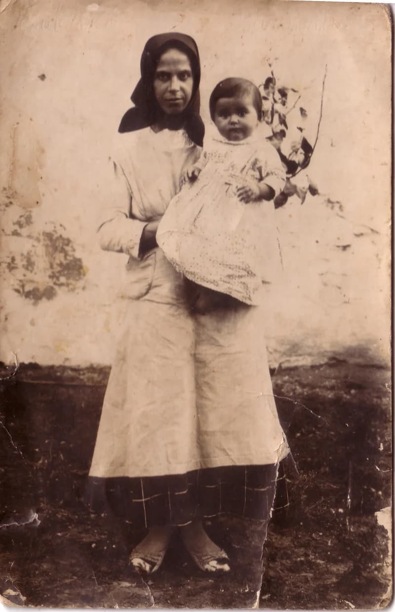 Bús Rozika gyermekével