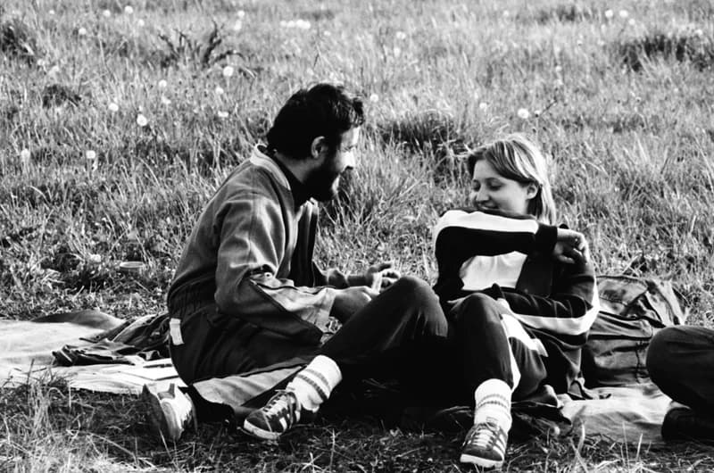 Ejtőernyősök a cseneji reptéren