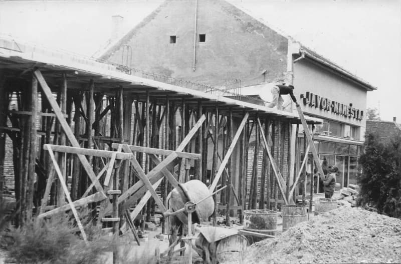 Jávor bútorüzlet újabban épült része