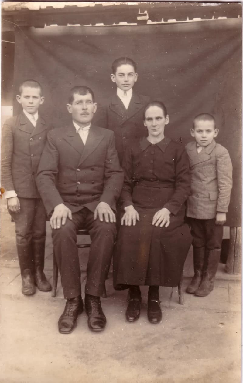 Szabados István családjával