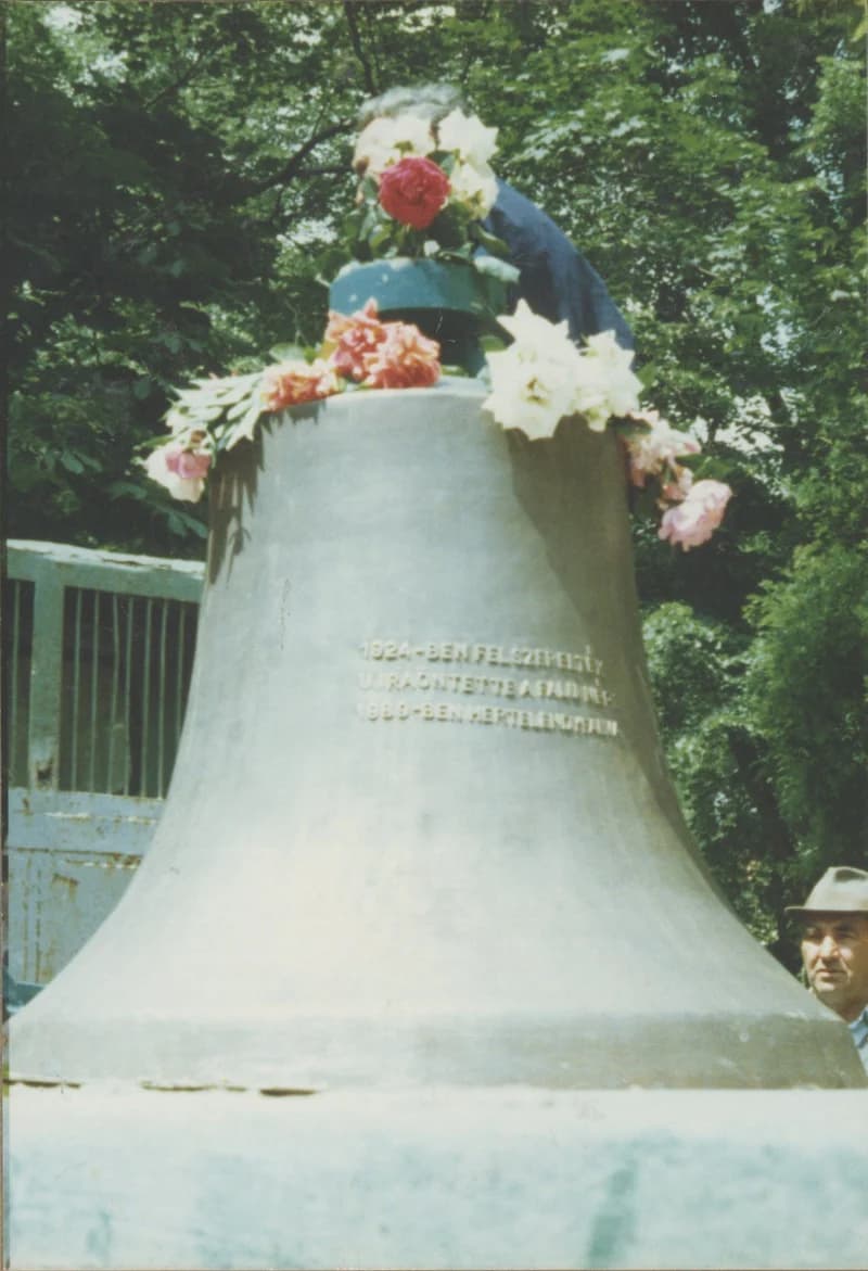 A hertelendyfalvi református templom felújított (újraöntetett) harangja