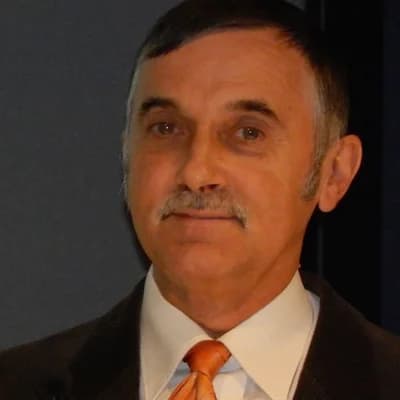 Molnár Csikós László