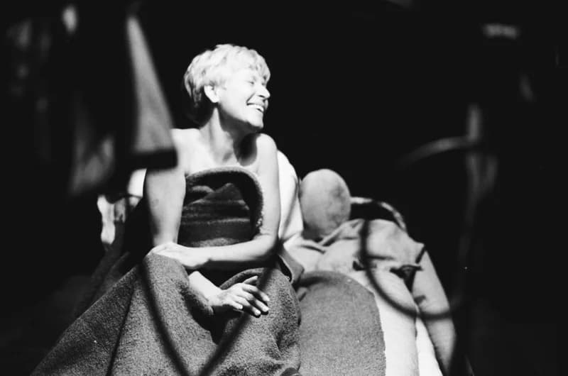 Tolnai: Izéke homokozója, Bayer