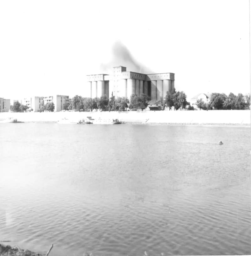 A zentai Tisza-parti magtárolók (silók)