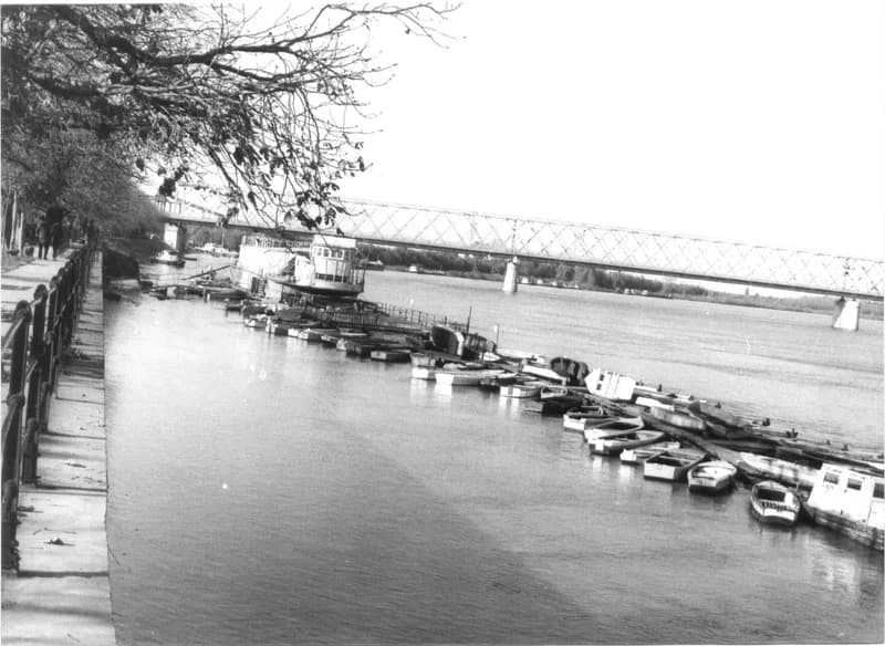 A zentai csónak kikötő