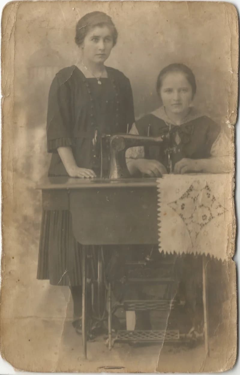 Pesti Amália és barátnője