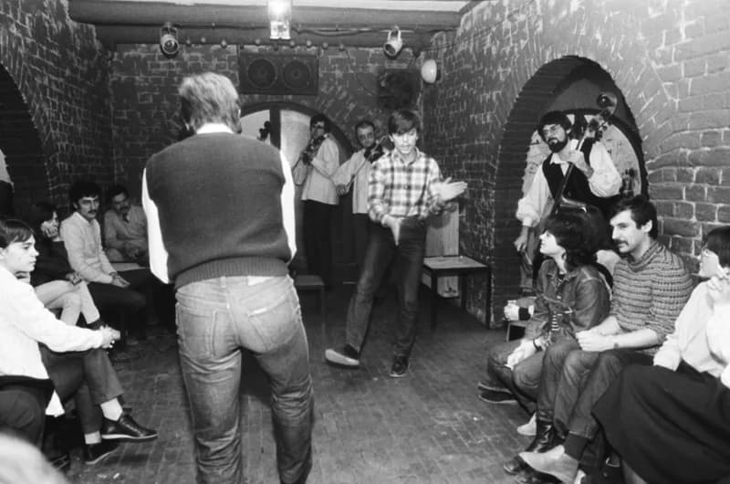 A Hívogató együttes az Ifjúsági Tribün pincéjében