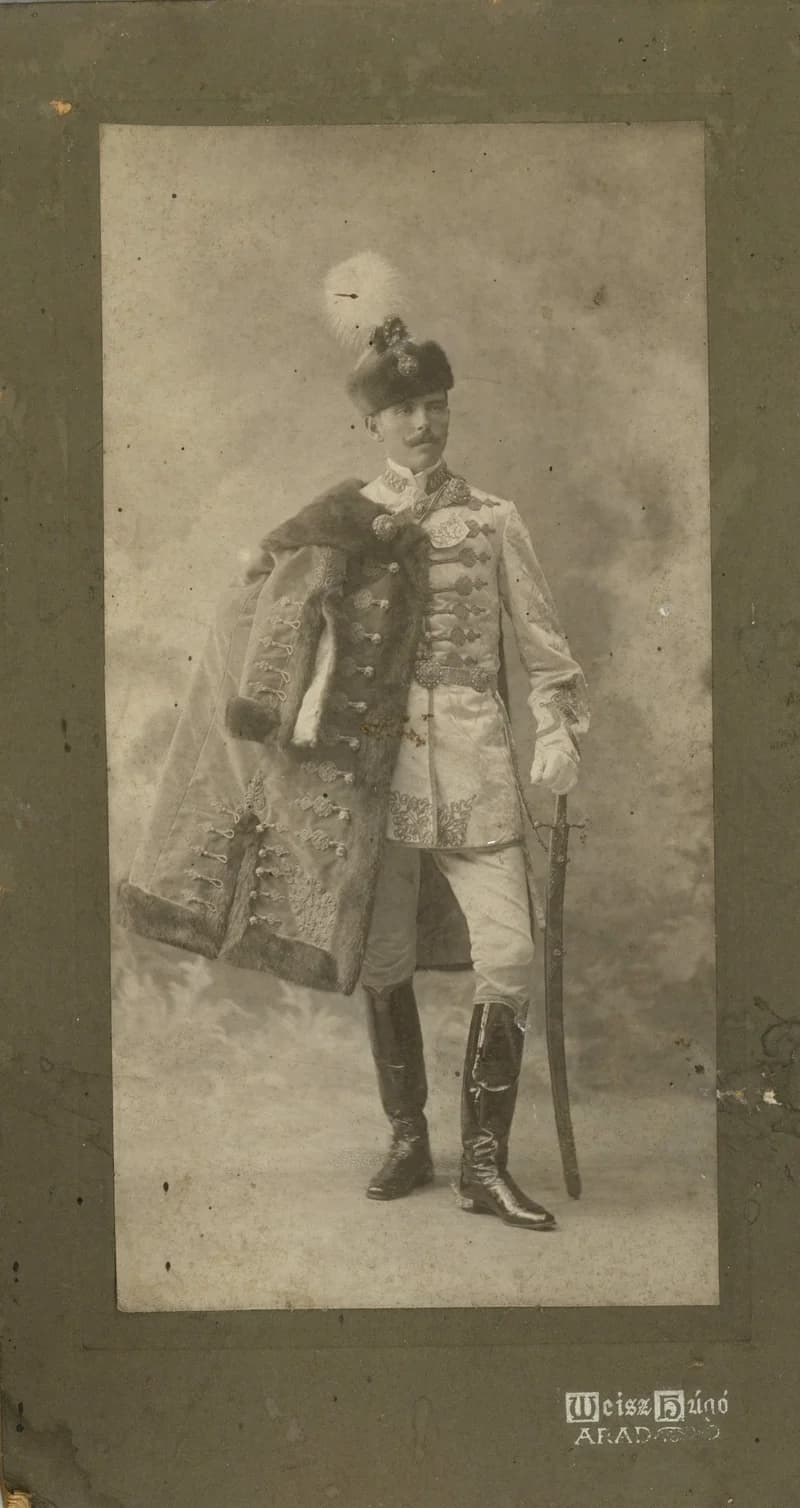 Férfi díszmagyar öltözetben