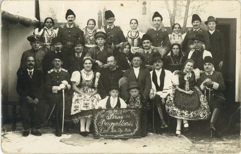 Doroszlói Iparosok és Kereskedők Egyesülete - a Piros bugyelláris című előadás szereplői