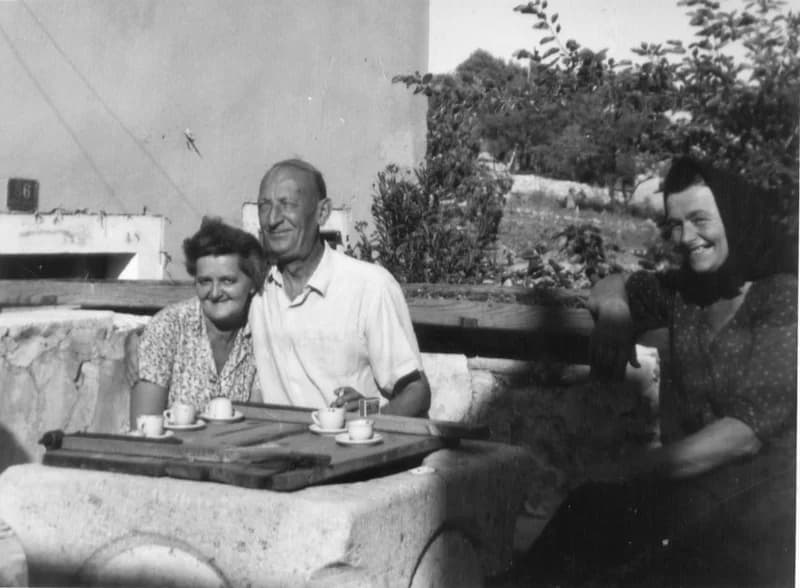 Fehér Klára szülei Supetaron