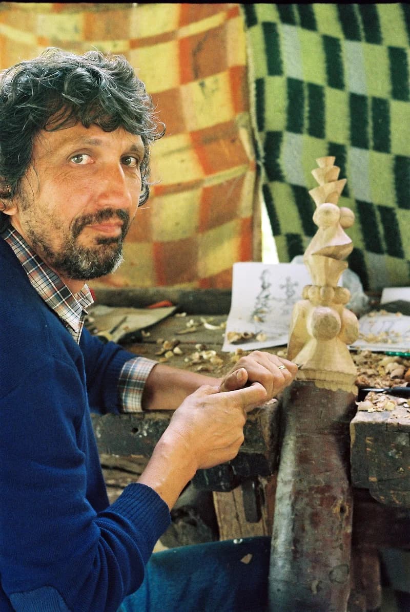  A 22. Temerini Alkotóműhely és Képzőművészeti Tábor résztvevője a Hevér tanyán