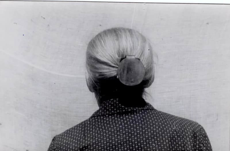 Konty kontyfésűvel