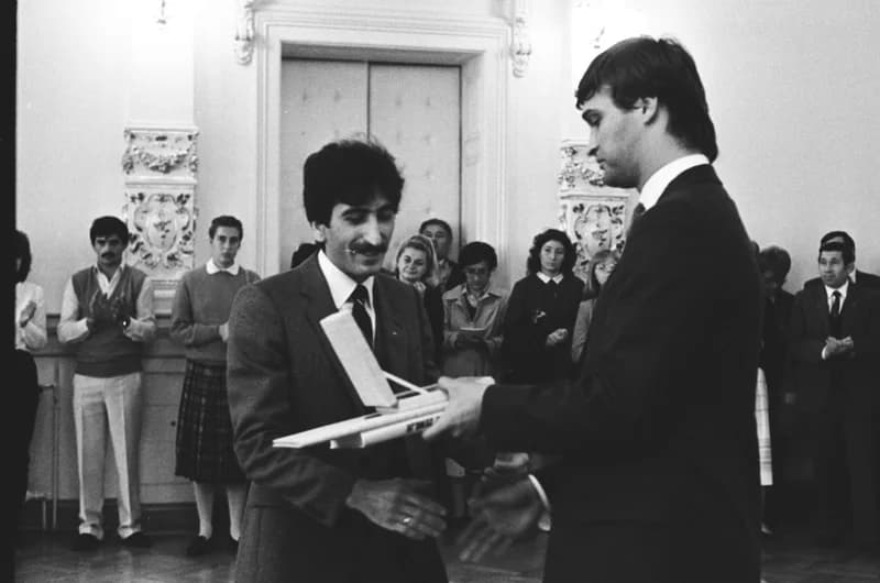 A nagykorúsági díjak átadása