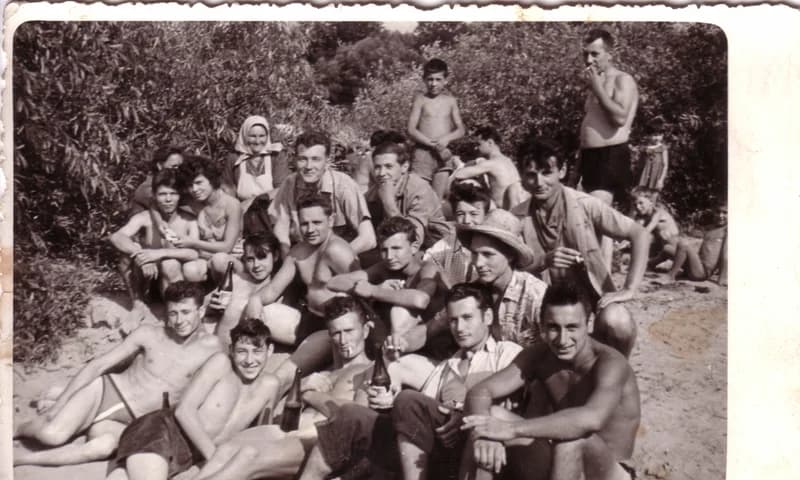 Baráti társaság  a Tisza parton