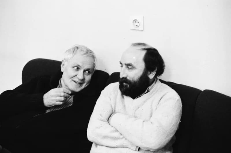 Tolnai: Izéke homokozója, Bayer II.