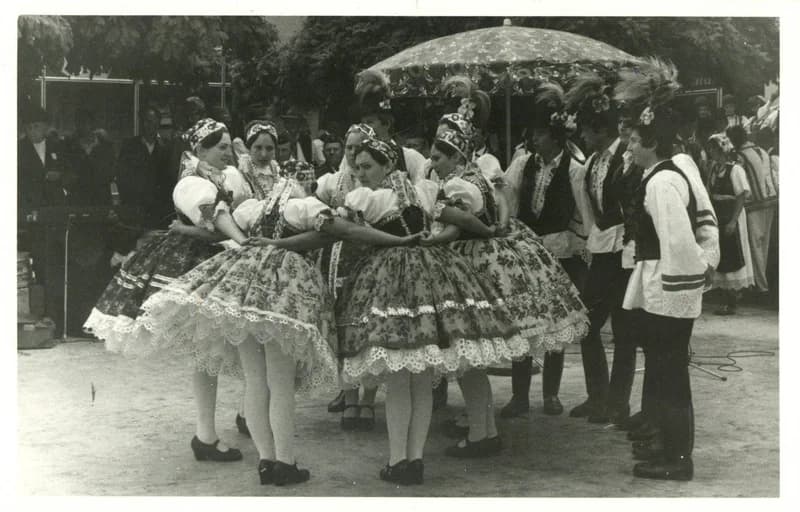 A doroszlói Gyöngyösbokréta fellépése