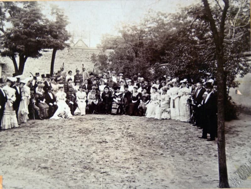 Szabadkai társaság – középen kalapban Biró Antal (1818–1914) fotómásolat