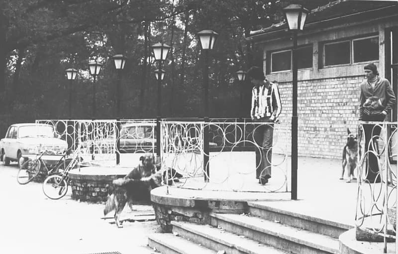 A zentai népkertben található Kioszk terasza