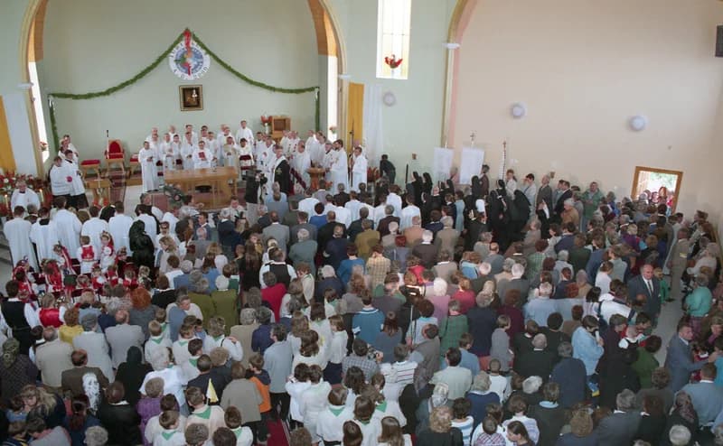 A temerini Lourdes-i Szűz Mária emléktemplom (Lourdes-i Boldogasszony templom)  felszentelési szertartása  és   ez  alkalomból  bemutatott szentmise, 2000. 7. 20,  Csütörtök