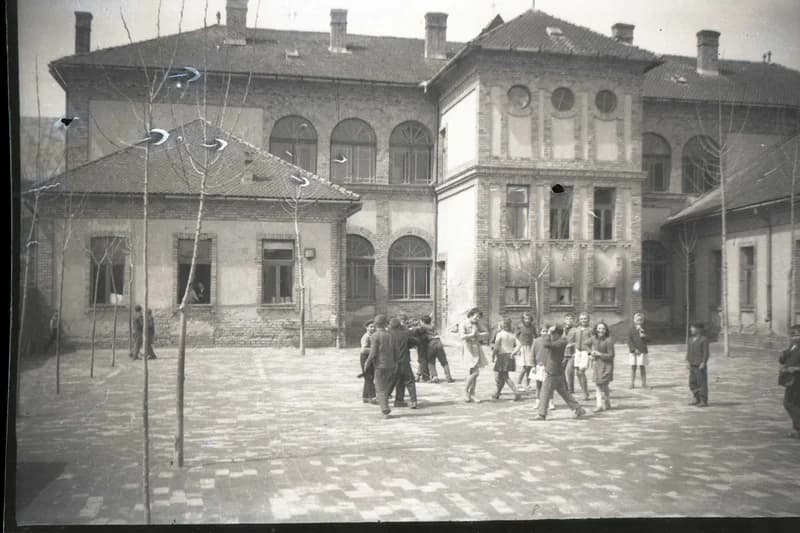 Órák közötti szünetben