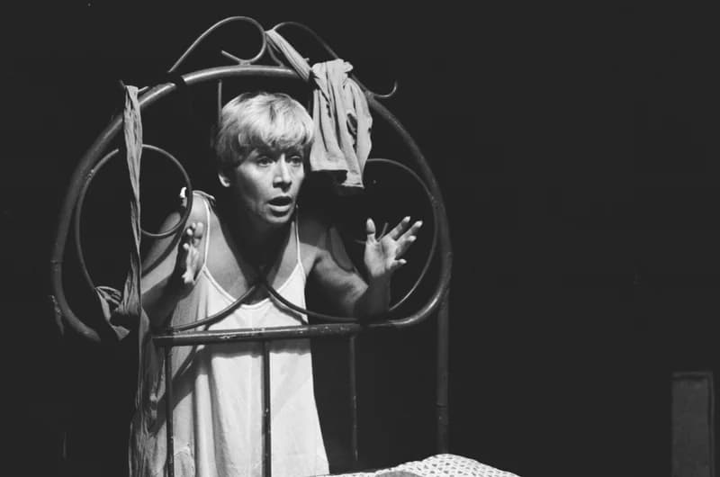 Tolnai: Izéke homokozója, Bayer