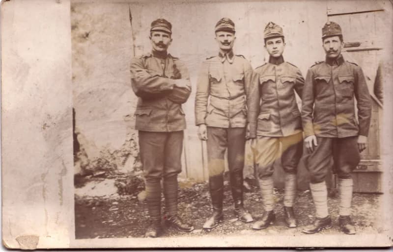 Csikós János  katonatársaival