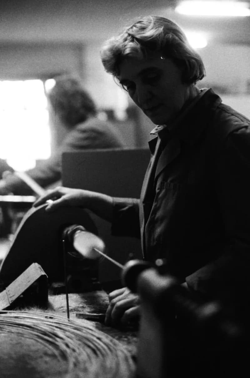 A becsei kefegyárban