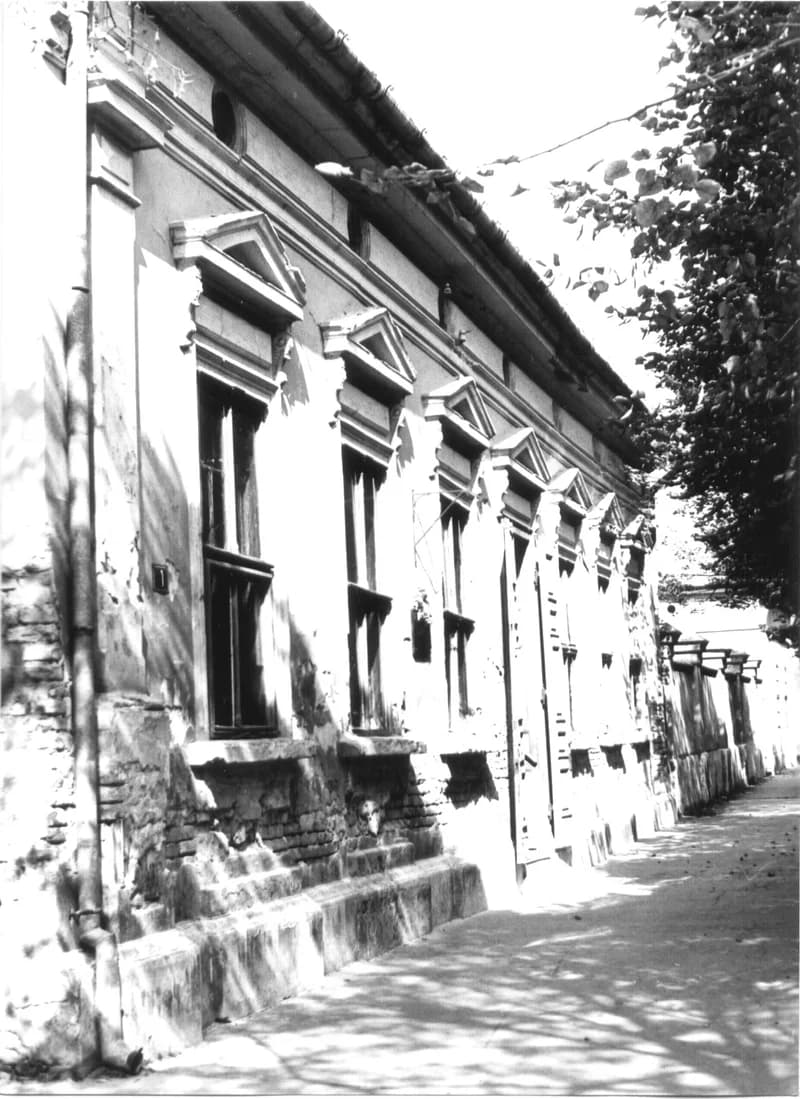 A pravoszláv hitközség épülete a gimnáziummal szemben 