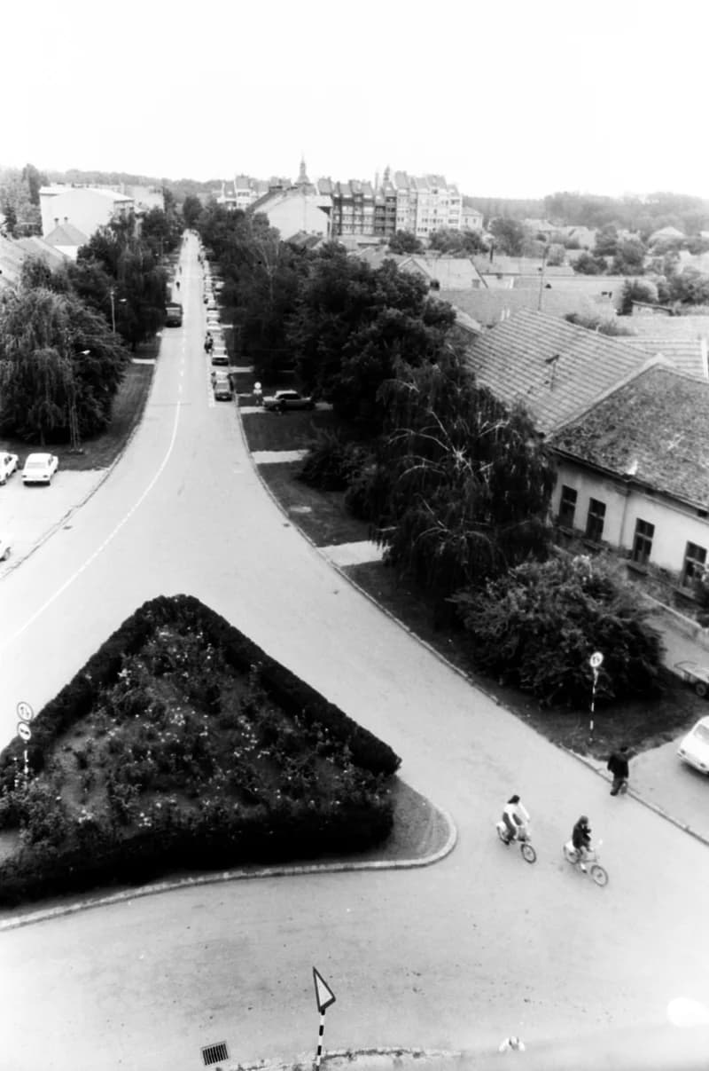 Magyarkanizsa: áruház, főutca, városháza