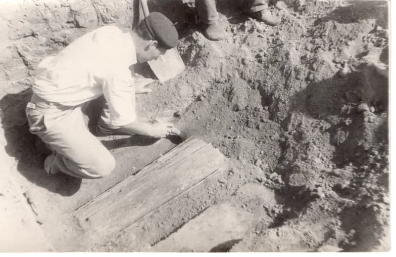 Régészeti ásatás - gyermeksír