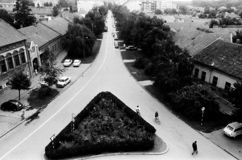 Magyarkanizsa: áruház, főutca, városháza