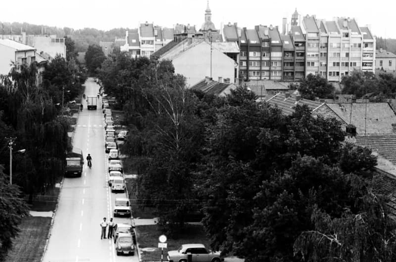 Magyarkanizsa: áruház, főutca, városháza